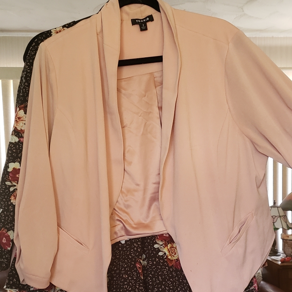 Torrid crepe sz 2 2x 18 20 Jacket Blazer Peach